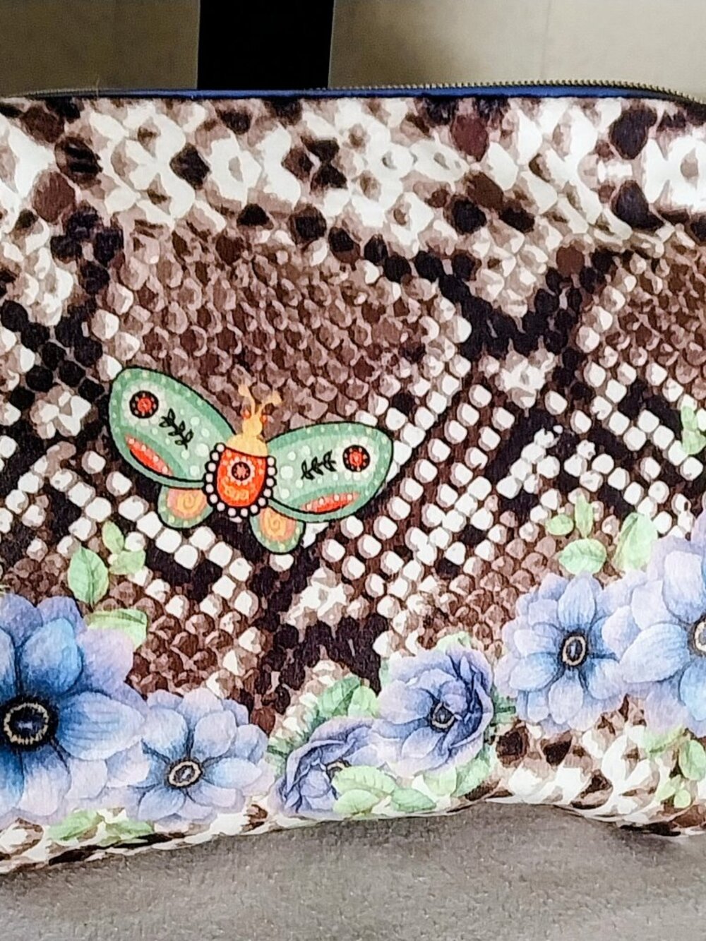 NWOT Estee Lauder Moth On Reptile Pattern Beautiful Cosmetic Bag